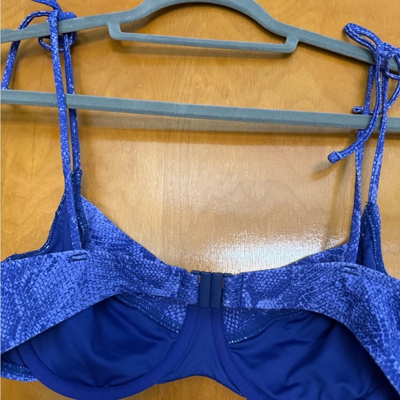 Victoria’s Secret Blue Textured Bikini Set (Washed but never worn) Size Medium - Picture 5 of 9